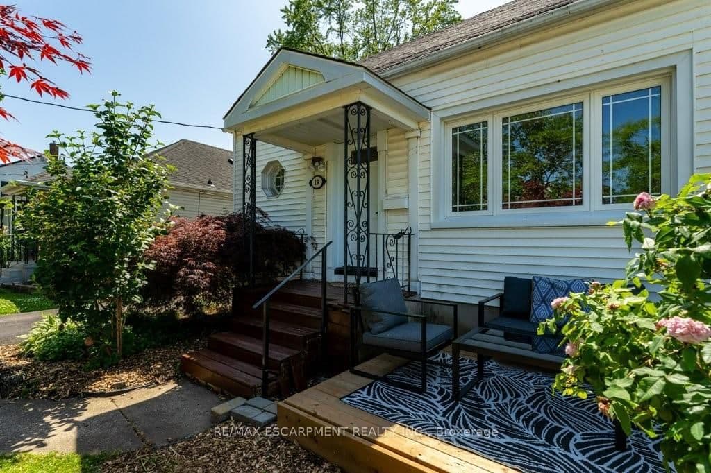 19 Columbia Street, St. Catharines, ON — photo 2