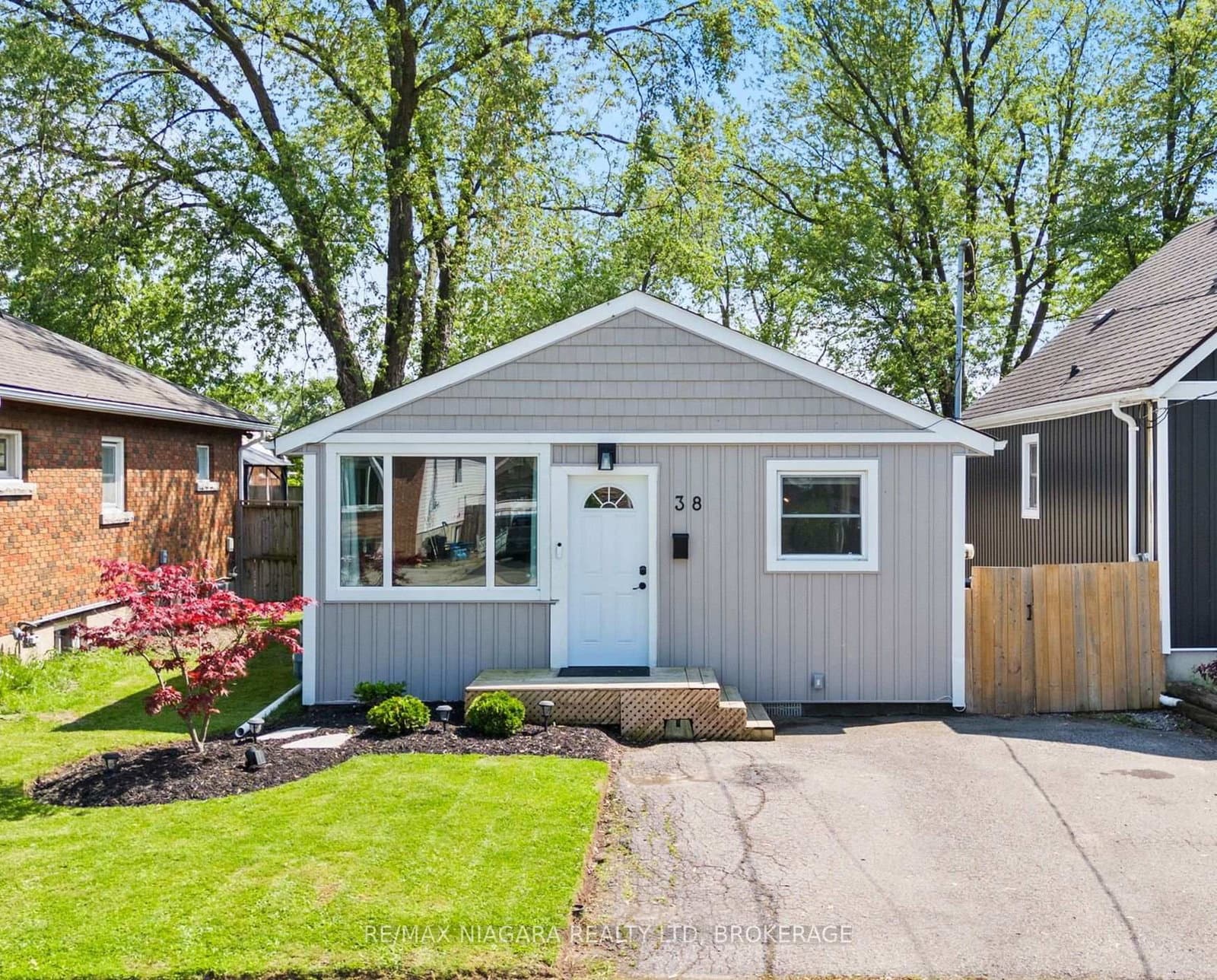 38 ALEXANDRA Boulevard, St. Catharines, ON — photo 2