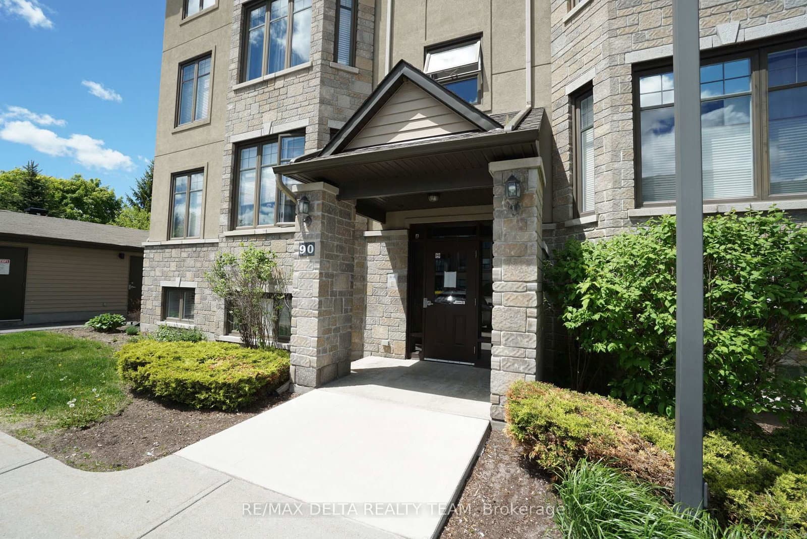 7 - 90 Prestige Circle, Ottawa, ON — photo 2