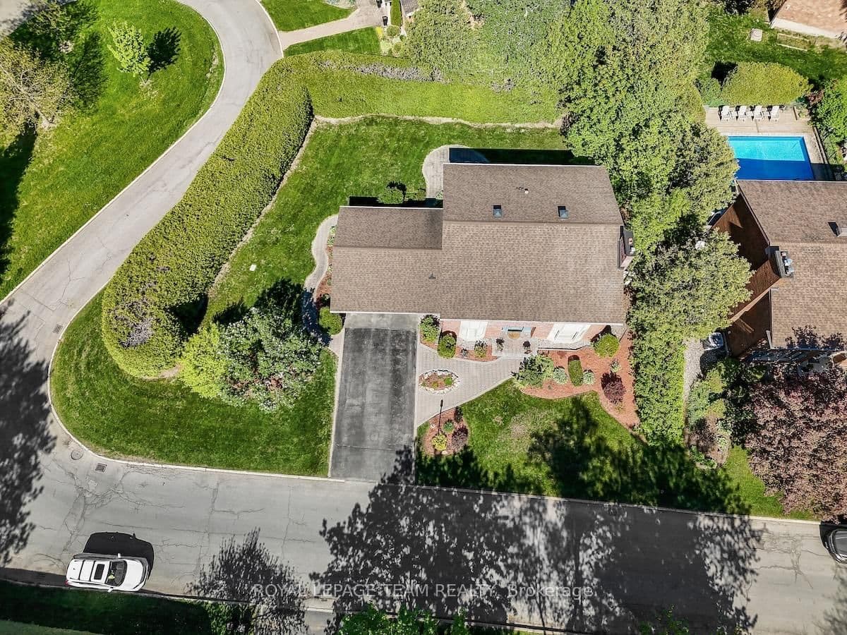 33 Okanagan Drive, Ottawa, ON — photo 2