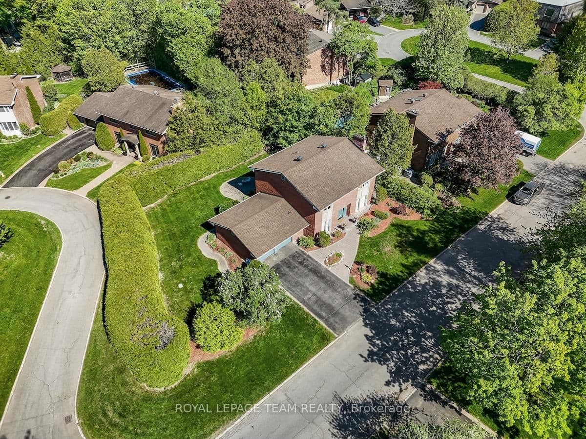 33 Okanagan Drive, Ottawa, ON — photo 3