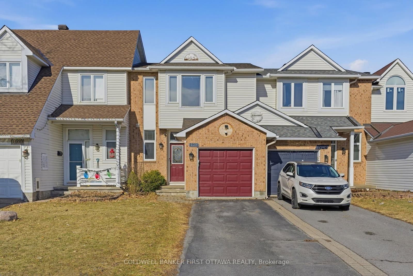 1902 Hennessy Crescent, Ottawa, ON