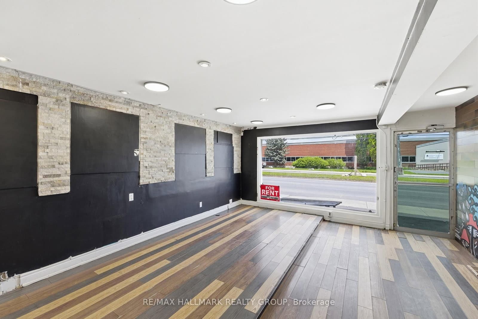912 St Laurent Boulevard, Ottawa, ON — photo 3