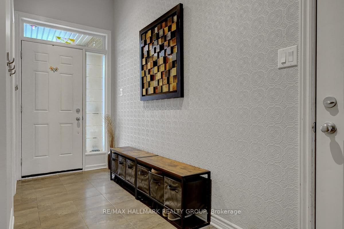 729 Hazelnut Crescent, Ottawa, ON — photo 2