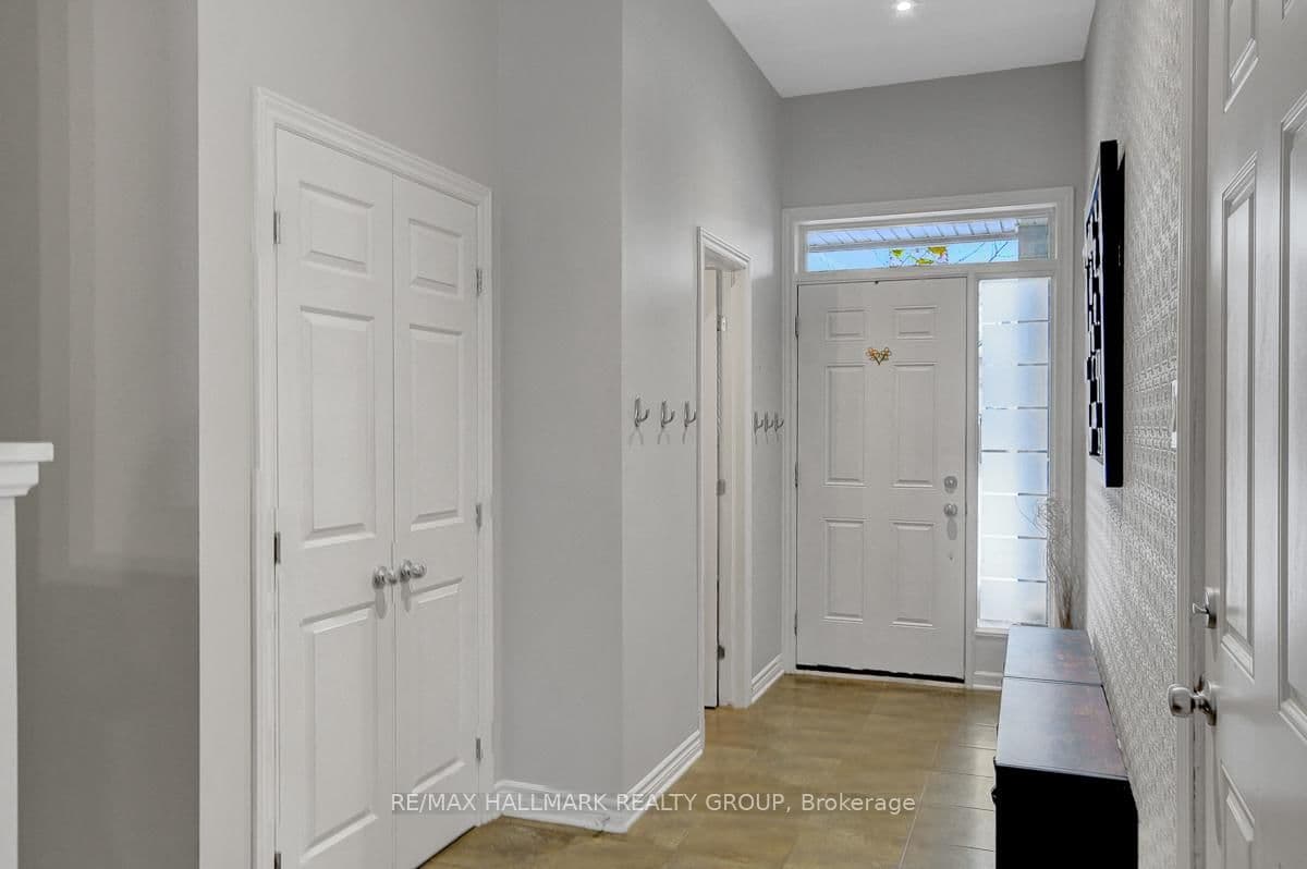 729 Hazelnut Crescent, Ottawa, ON — photo 3