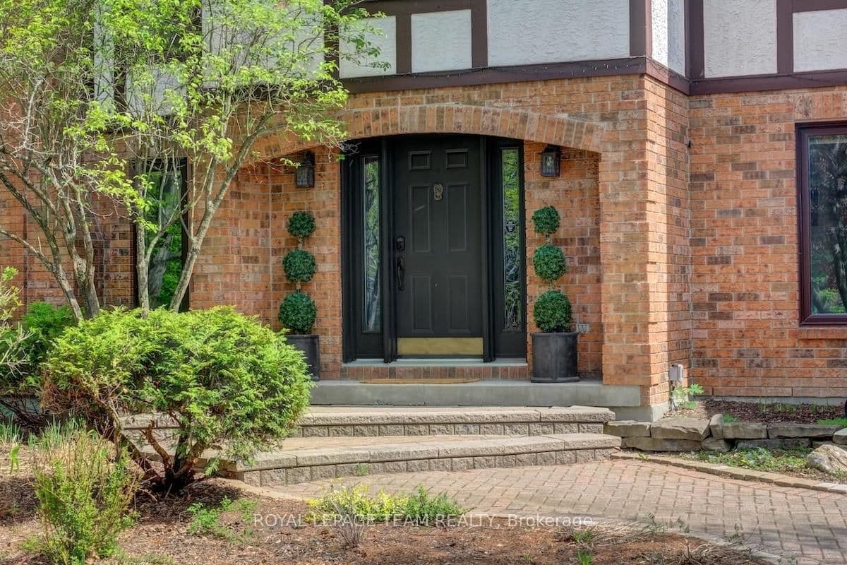 5633 Watterson Street, Manotick, ON — photo 2