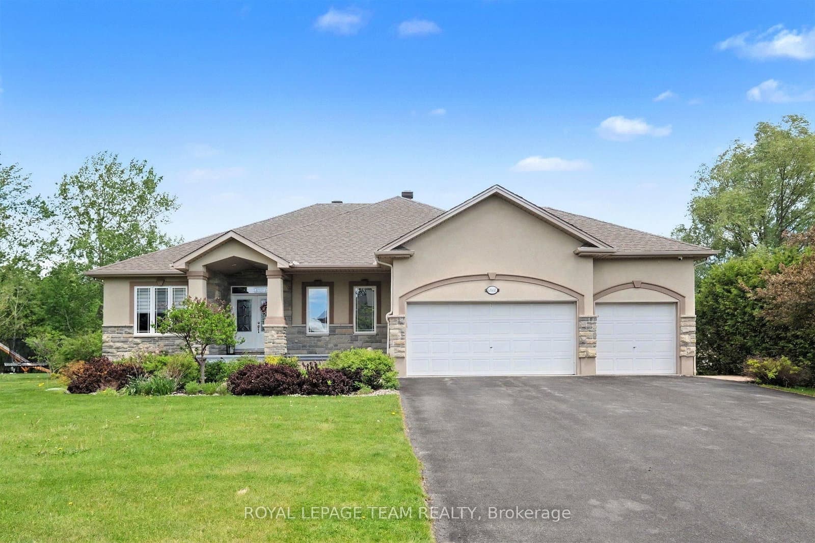 6868 Sparkling Lake Way, Greely, ON — photo 2