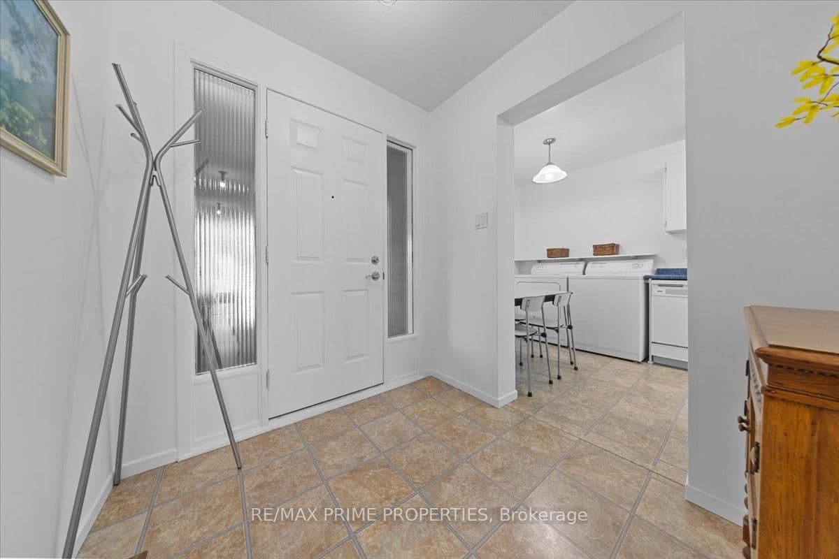 1121 St Emmanuel Terrace, Ottawa, ON — photo 3