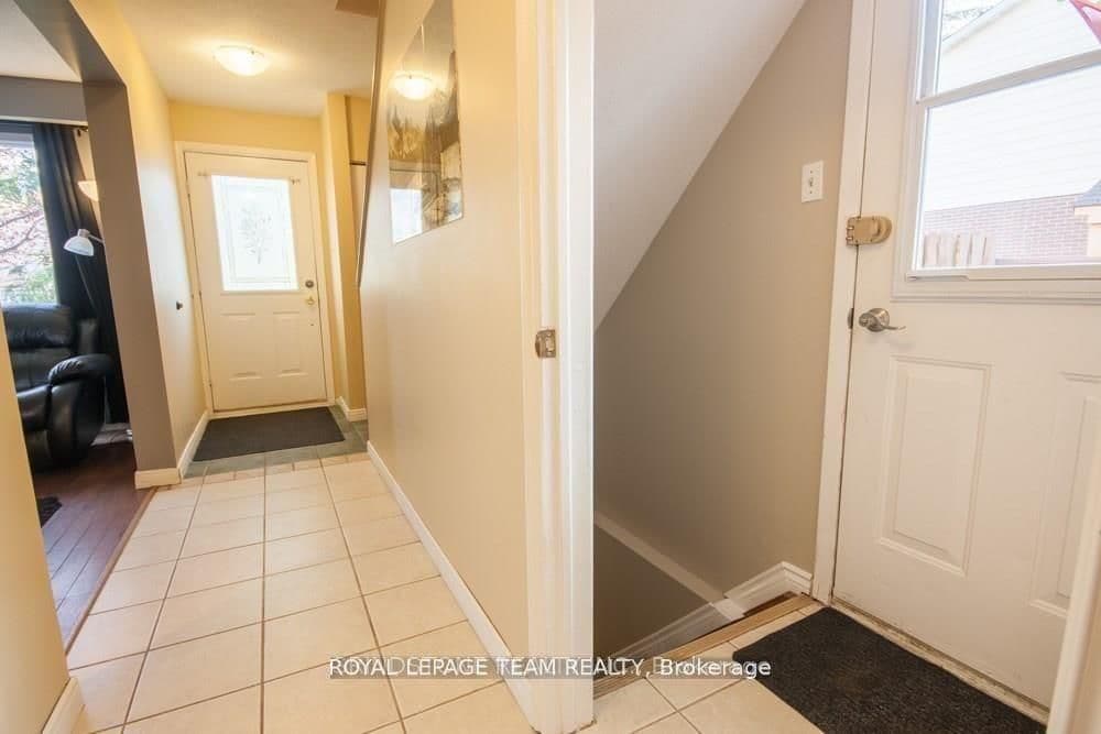 183 McElroy Drive, Kanata, ON — photo 2