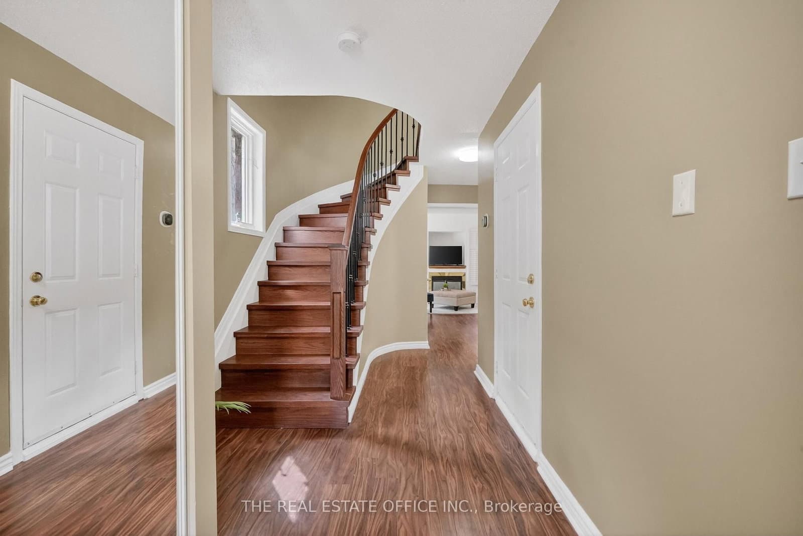 106 Corsica Private, Ottawa, ON — photo 3