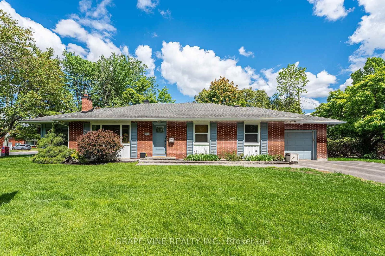 2201 Braeside Avenue, Ottawa, ON