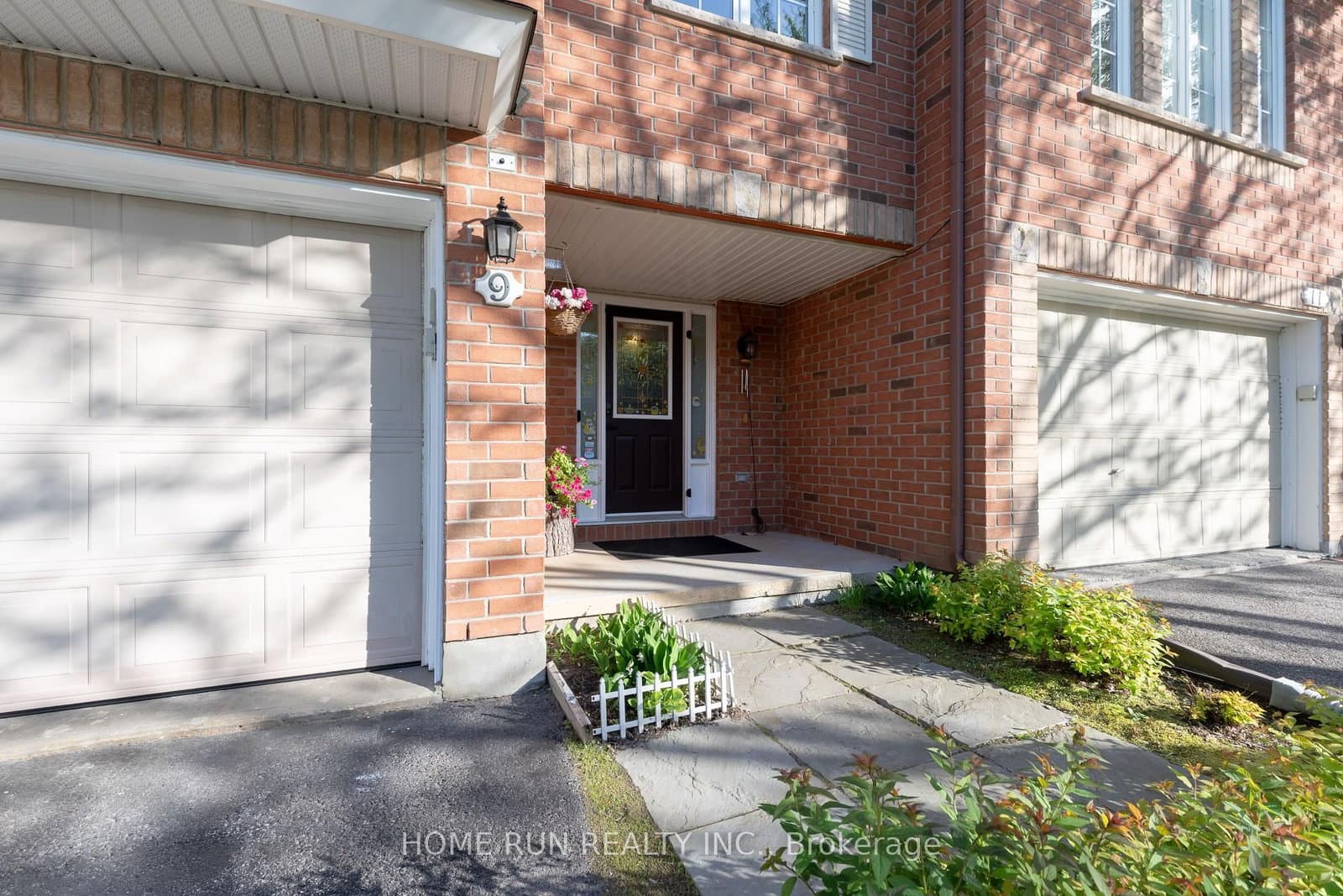 9 Macassa Circle, Ottawa, ON — photo 2
