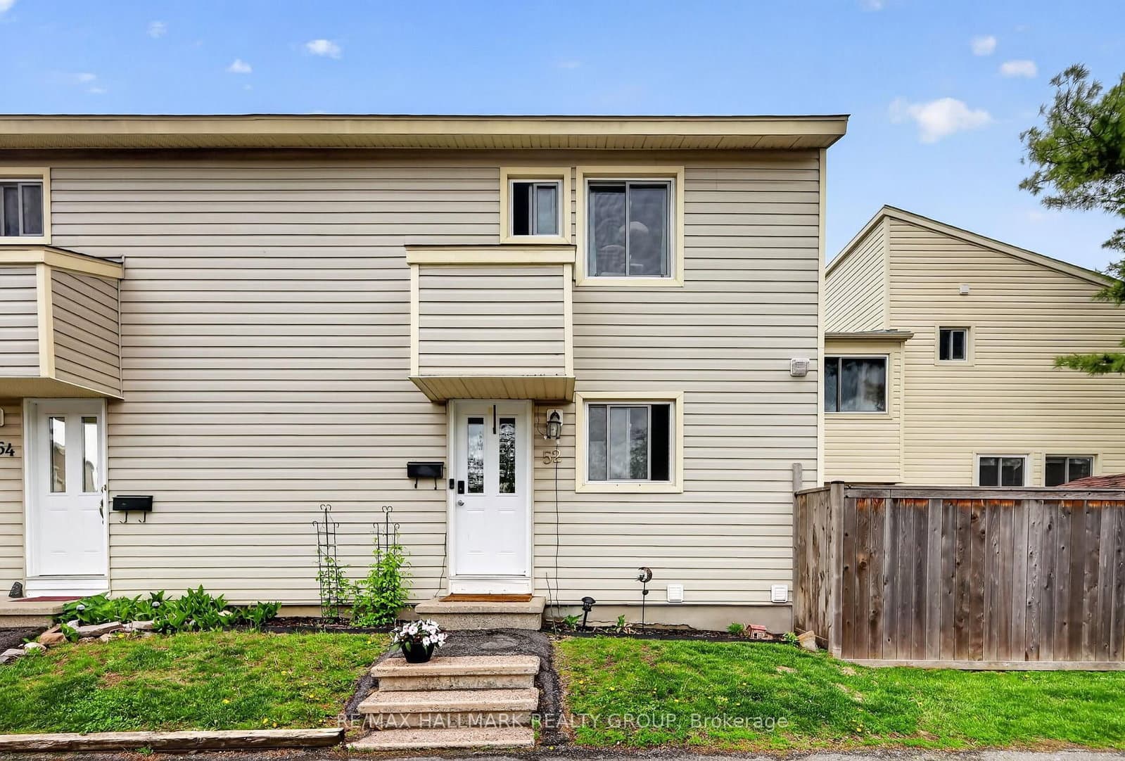52 Thistledown Court, Ottawa, ON
