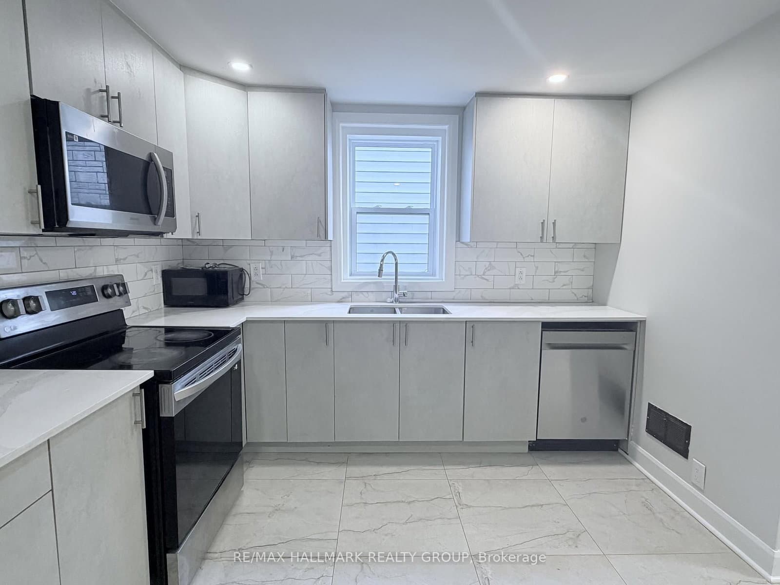 470 Pleasant Park Road, Ottawa, ON — photo 3