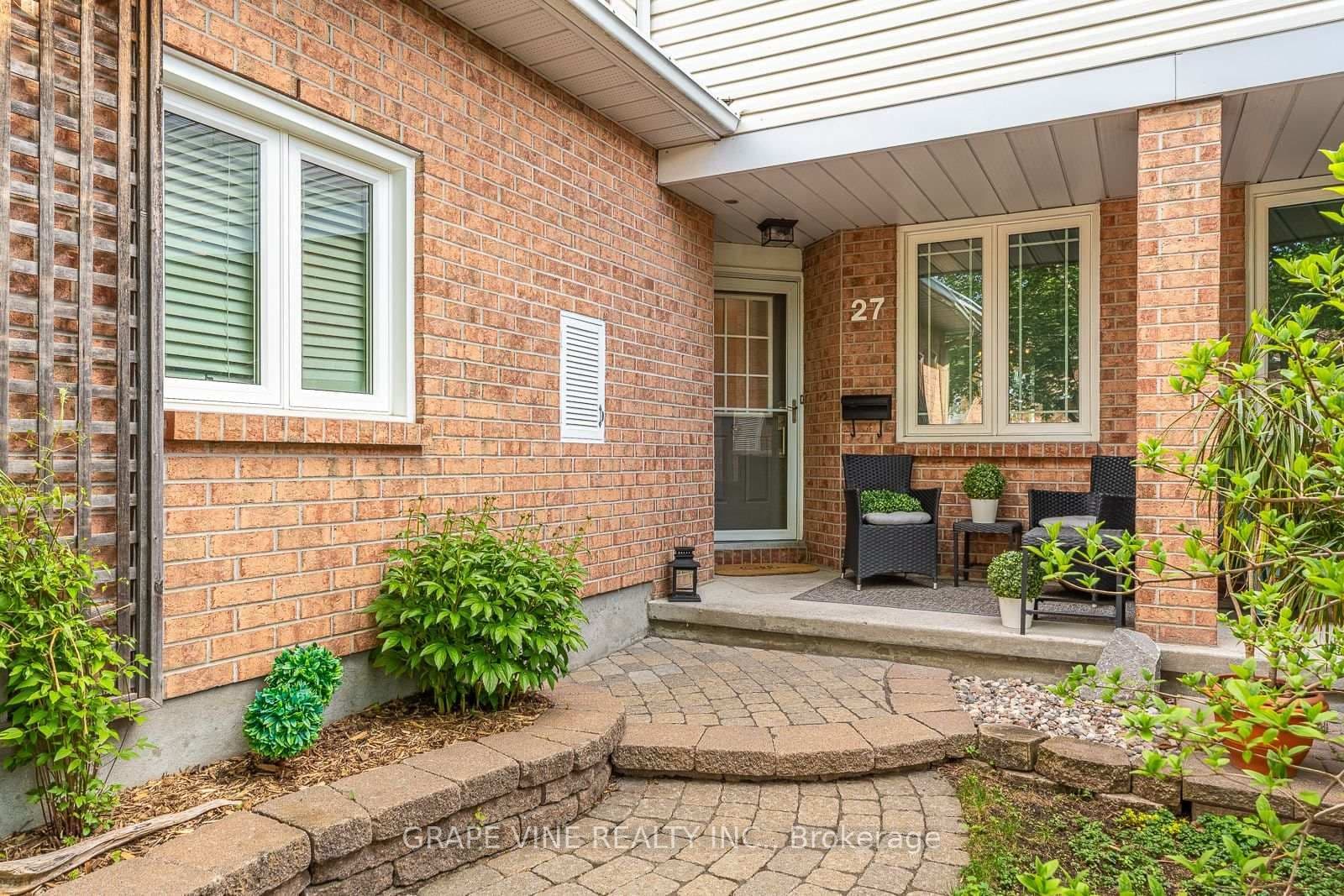 27 Ravenscroft Court, Stittsville, ON — photo 3