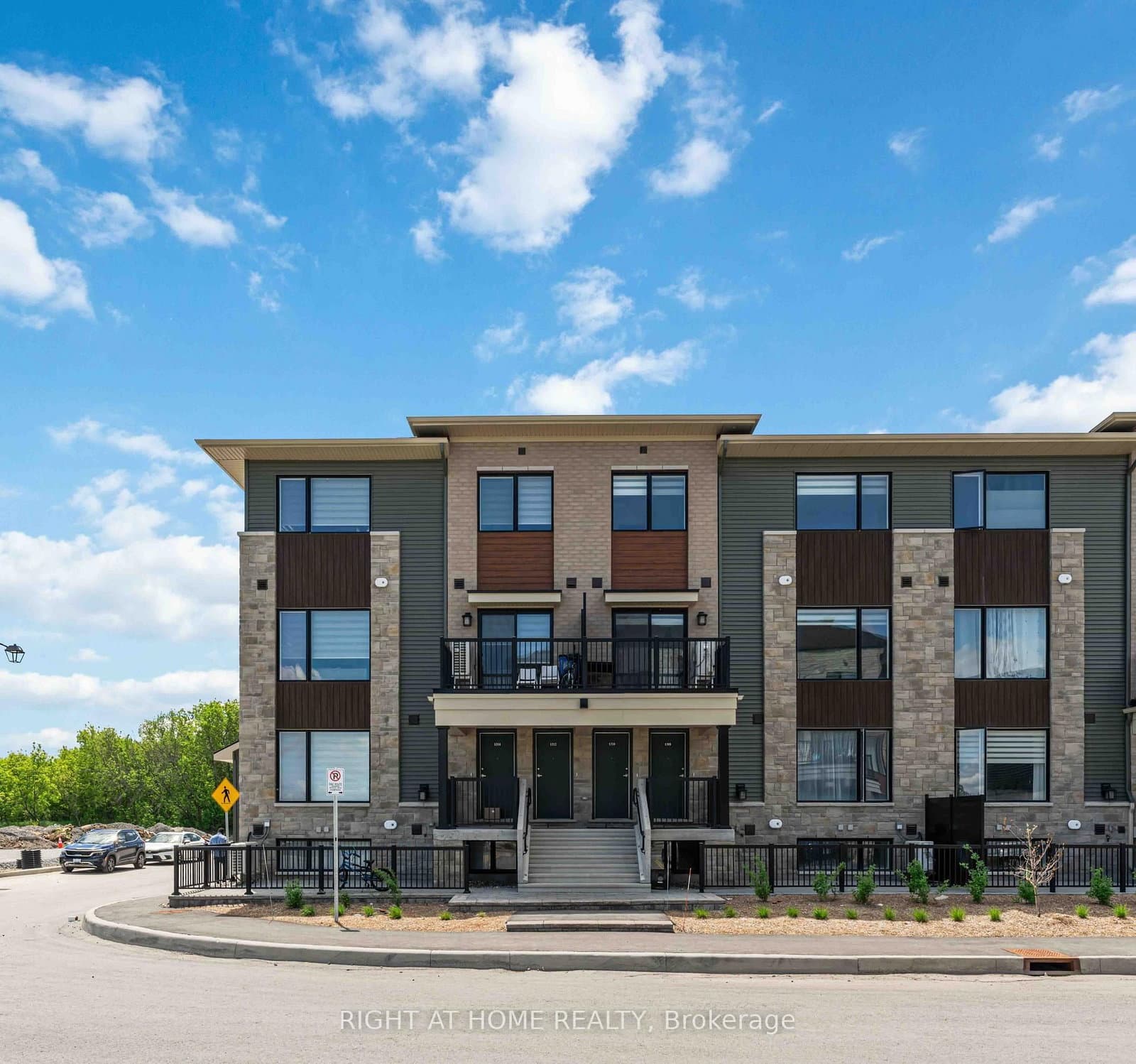 1310 Creekway Private, Kanata, ON