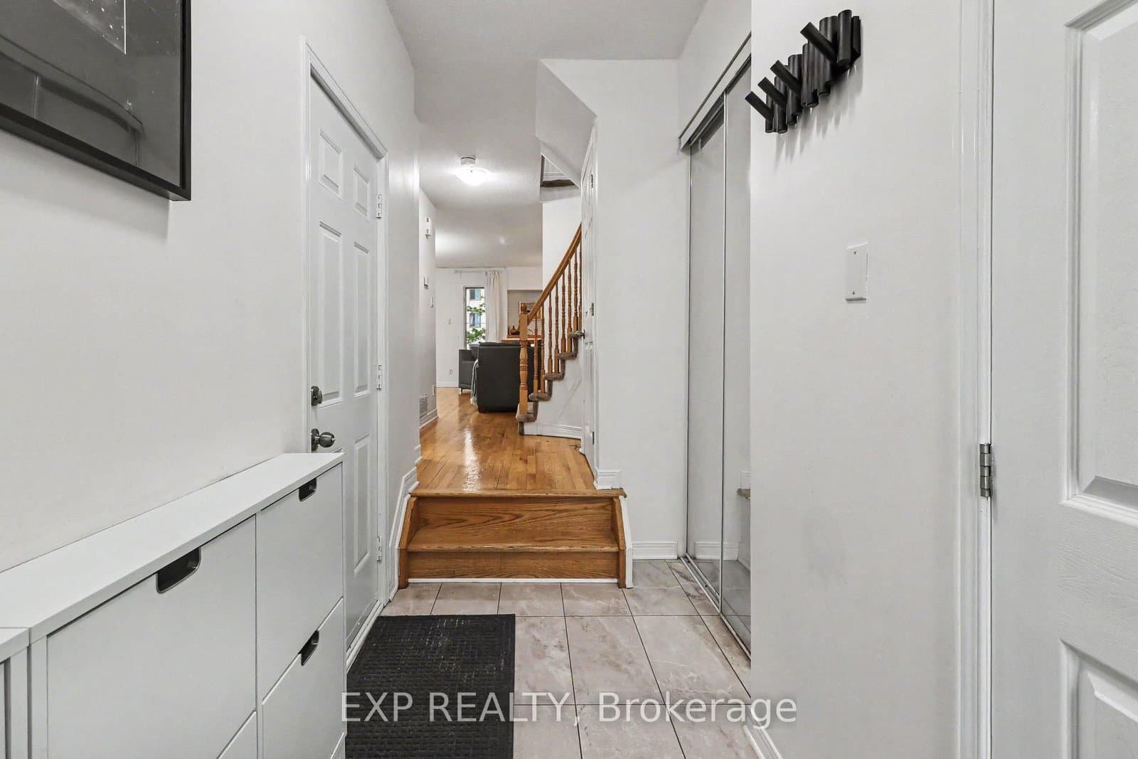B - 46 San Remo Private, Ottawa, ON — photo 3