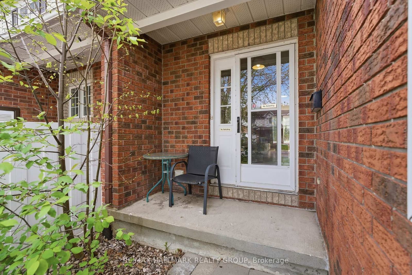 902 Paradise Crescent, Ottawa, ON — photo 3