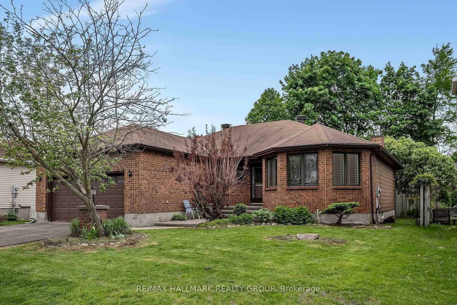 18 Randall James Drive, Ottawa, ON