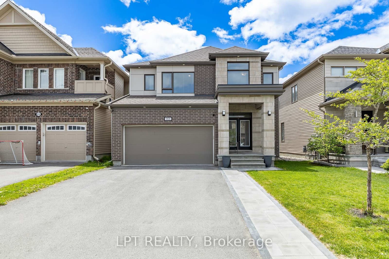 908 Pedigree Street, Stittsville, ON