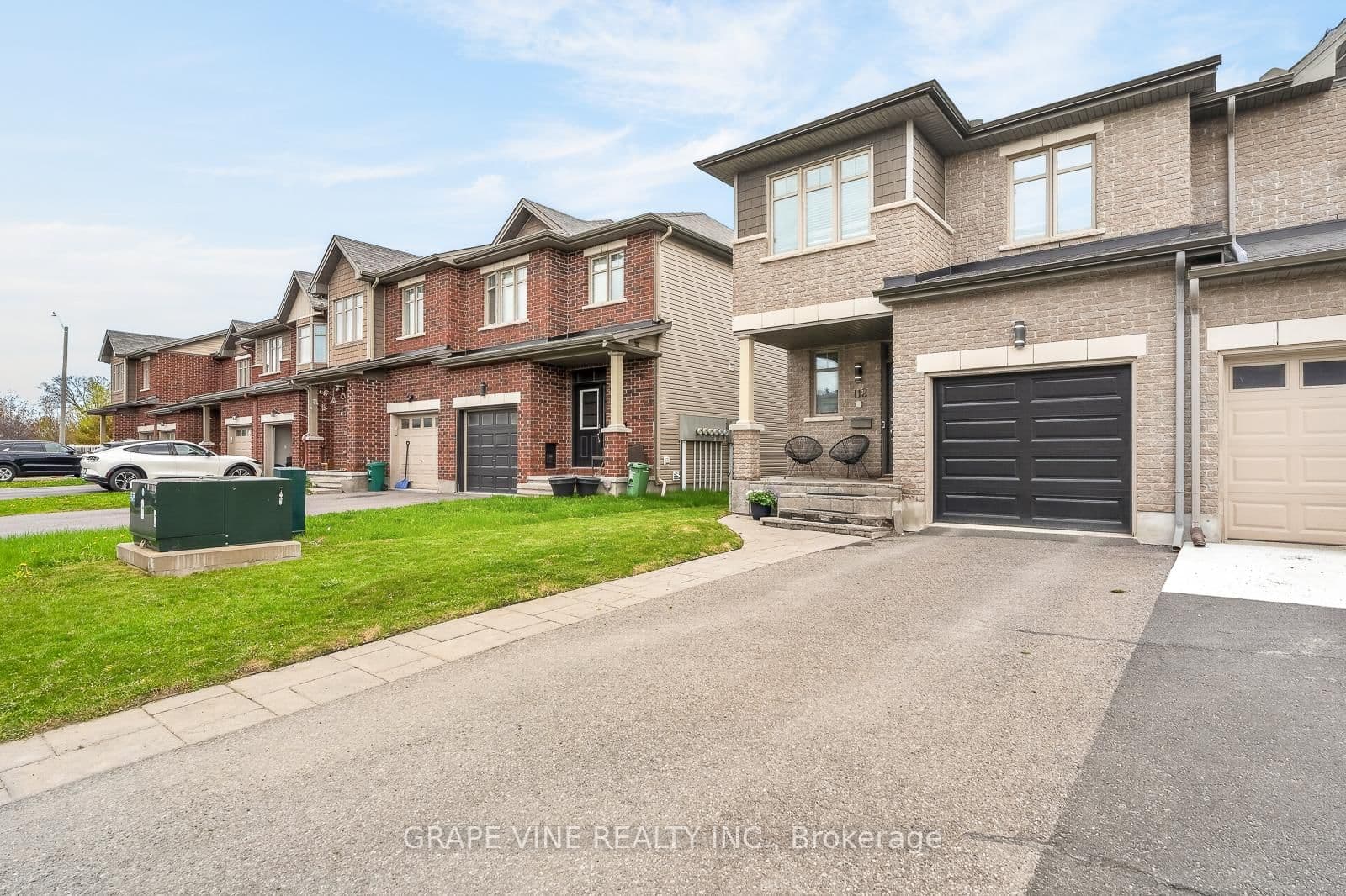 112 Hawkshaw Crescent, Ottawa, ON