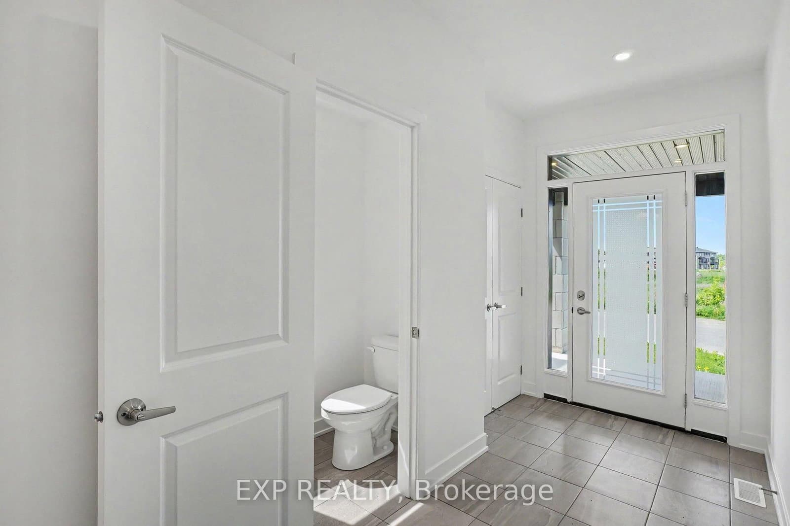 27 Moosonee Crescent, Ottawa, ON — photo 3