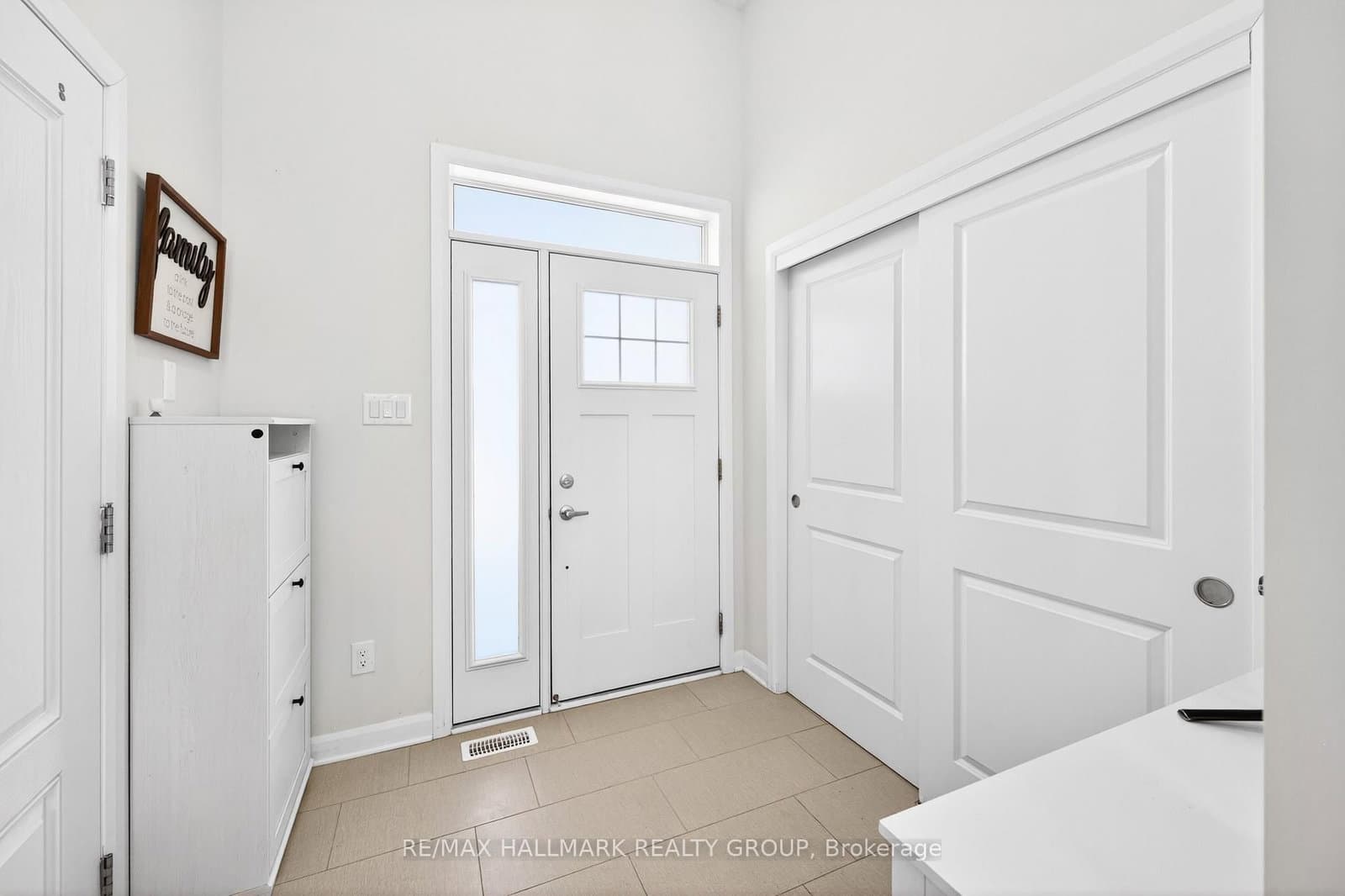 562 Clemency Crescent, Ottawa, ON — photo 2