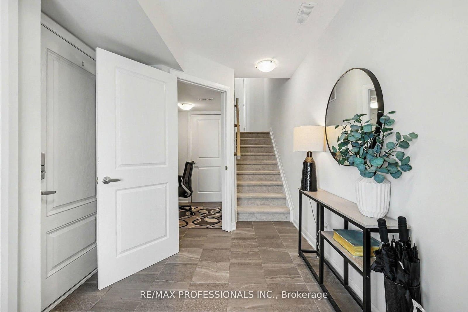 919 LIXNAW Court, Ottawa, ON — photo 3