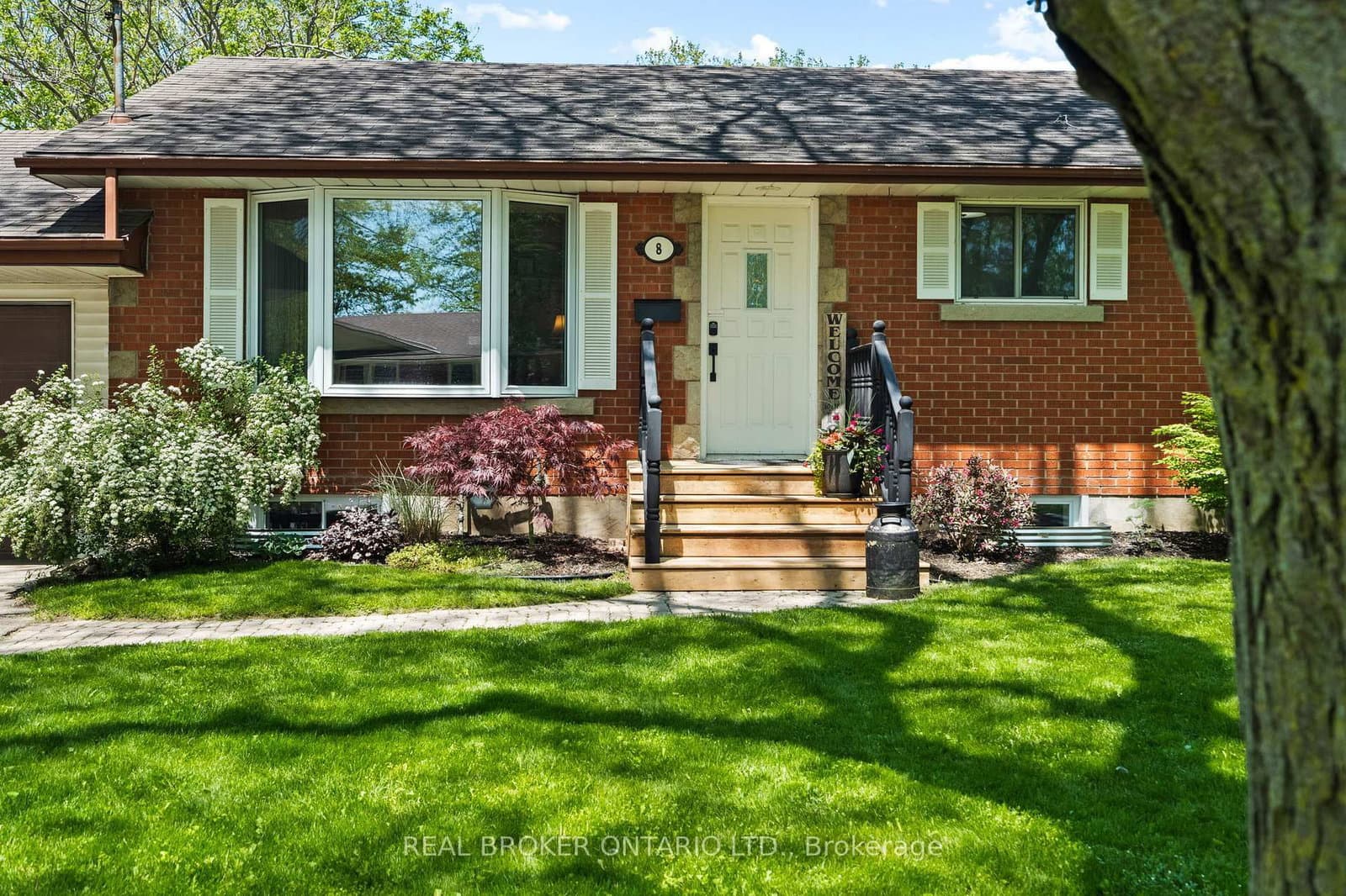 8 Goldsmith Avenue, St. Catharines, ON — photo 3