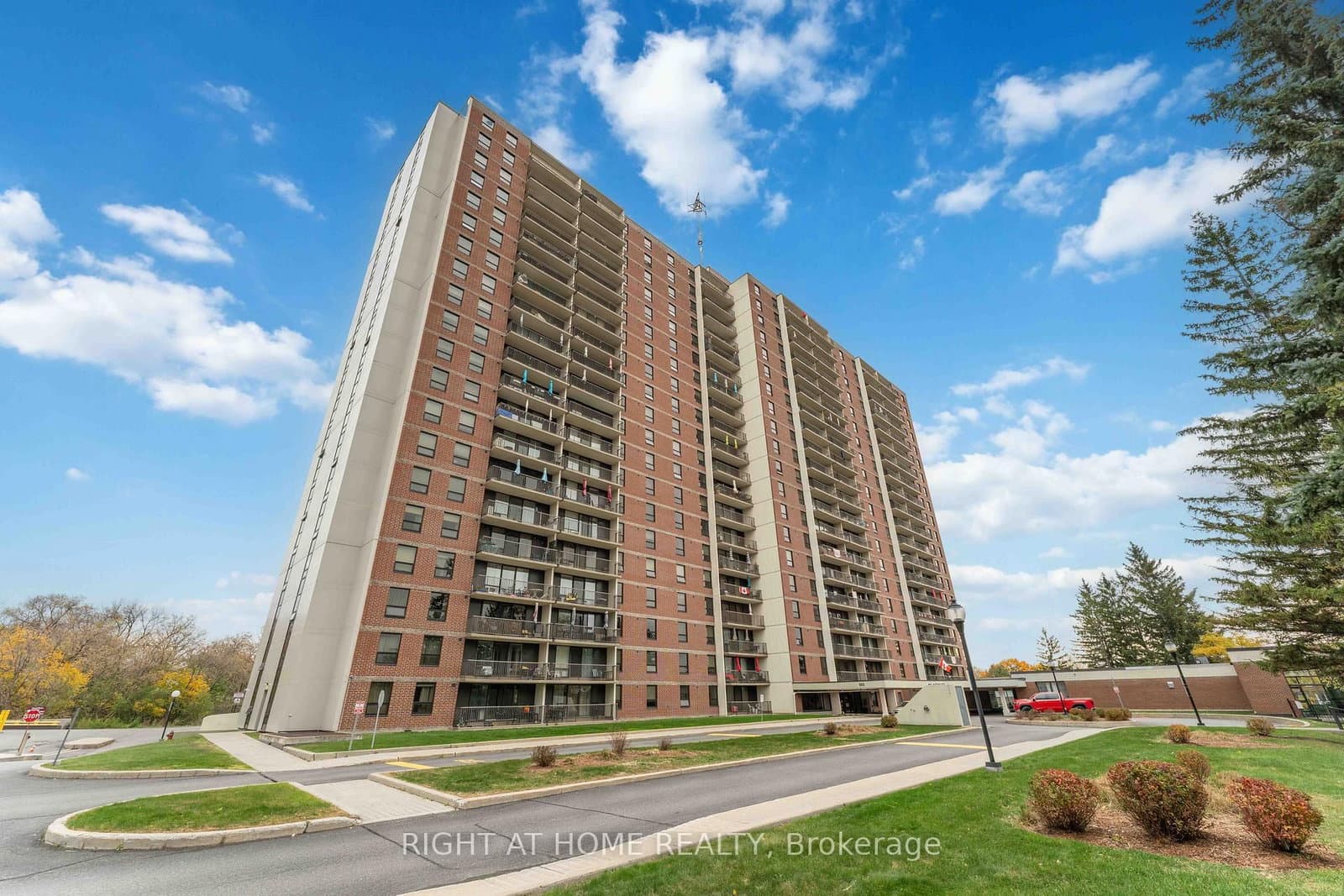 311 - 665 Bathgate Drive, Ottawa, ON