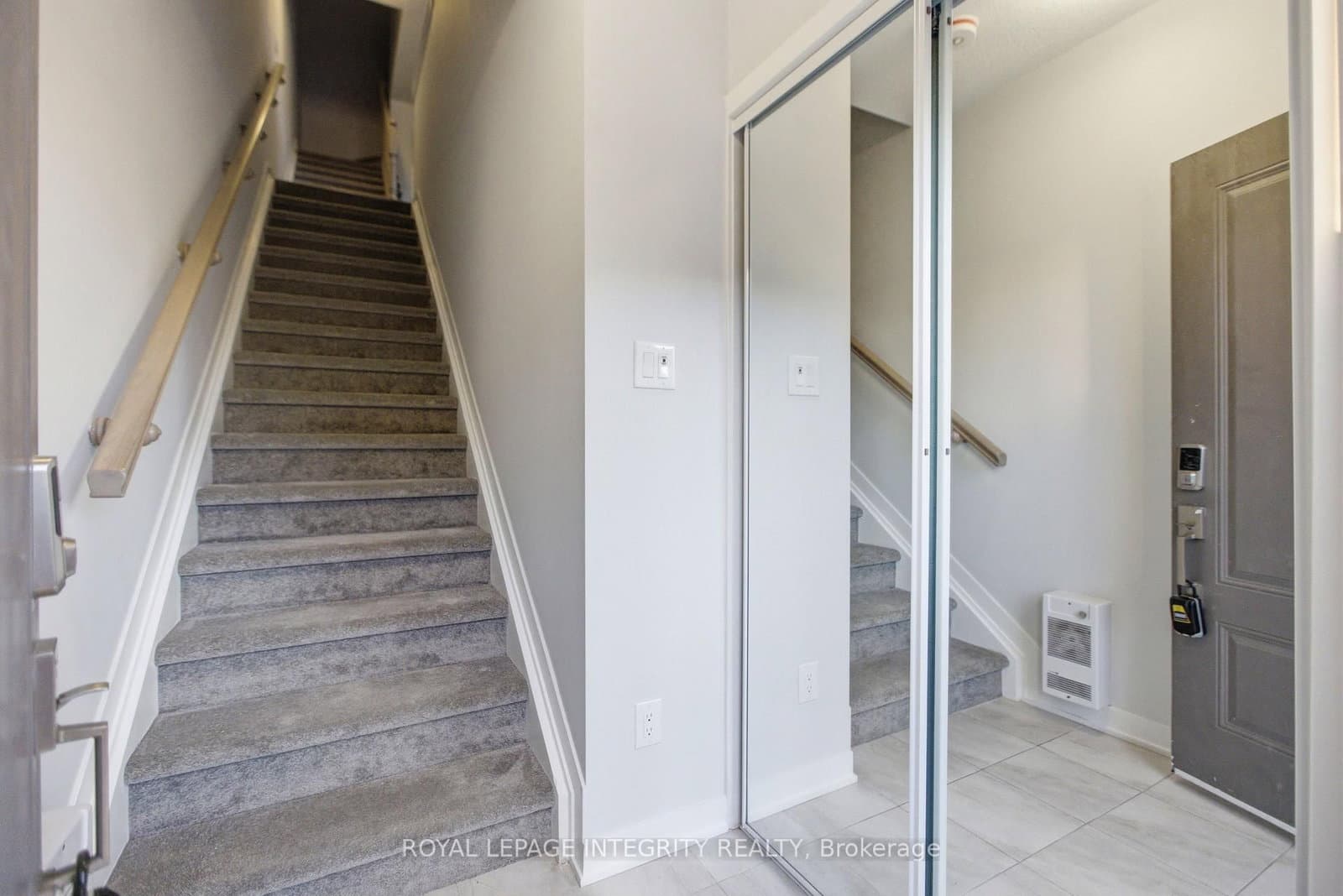 302 Parnian Private, Barrhaven, ON — photo 2