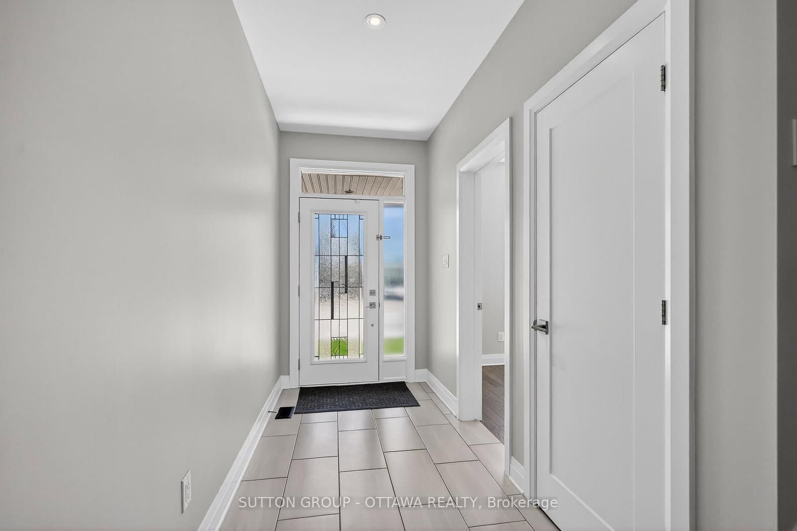 824 CONTOUR Street, Ottawa, ON — photo 2