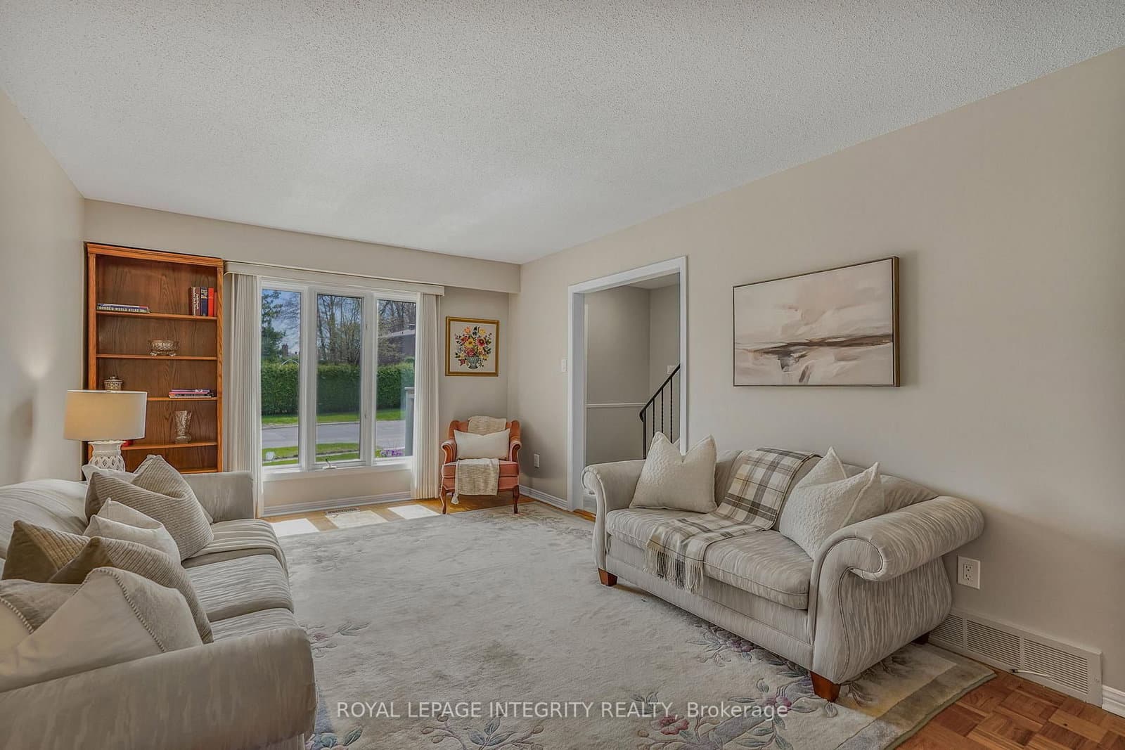74 Valewood Crescent, Ottawa, ON — photo 3