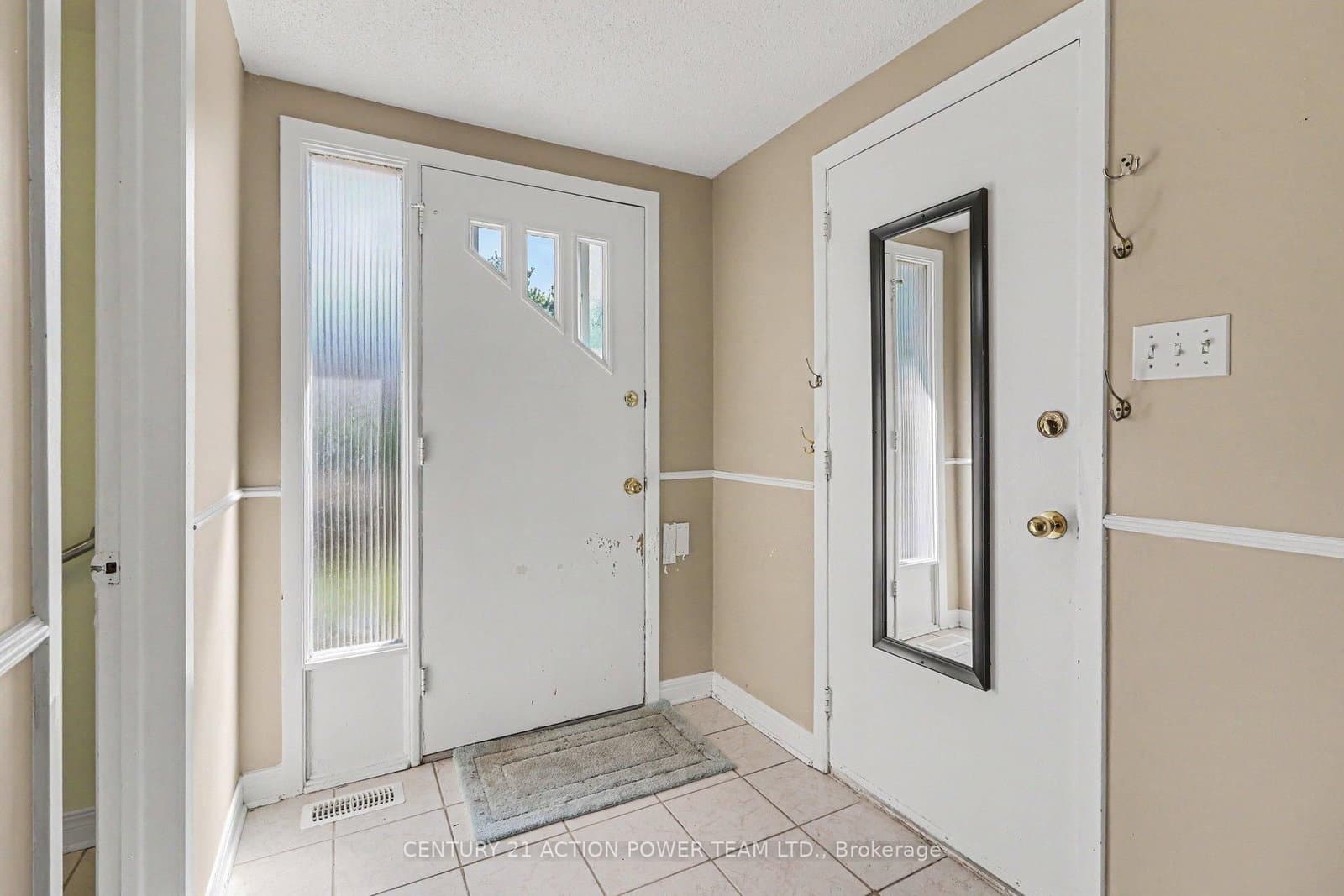 303 Hoylake Crescent, Ottawa, ON — photo 3