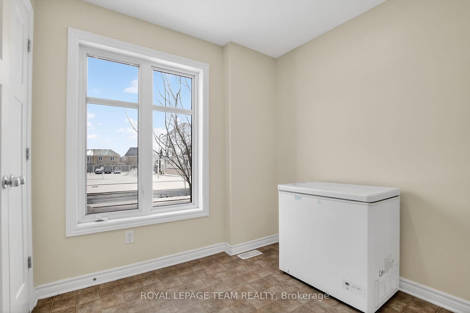 627B Chapman Mills Drive, Ottawa, ON — photo 3