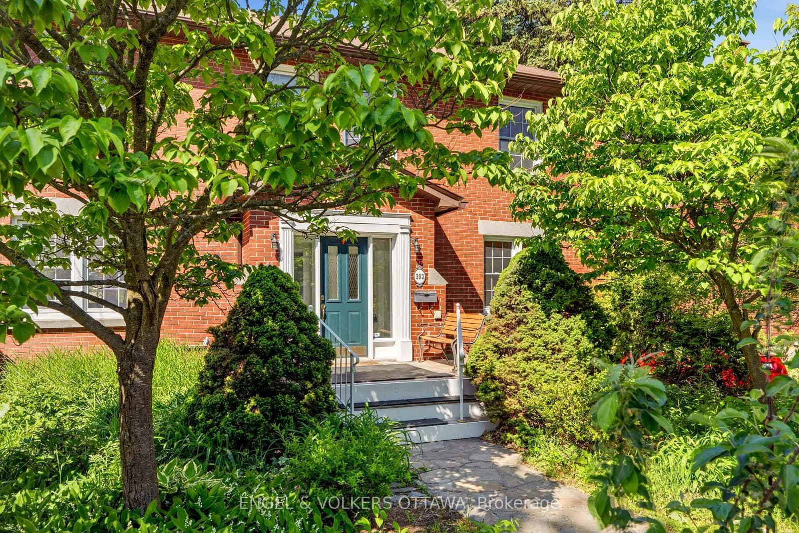 392 Piccadilly Avenue, Ottawa, ON — photo 2