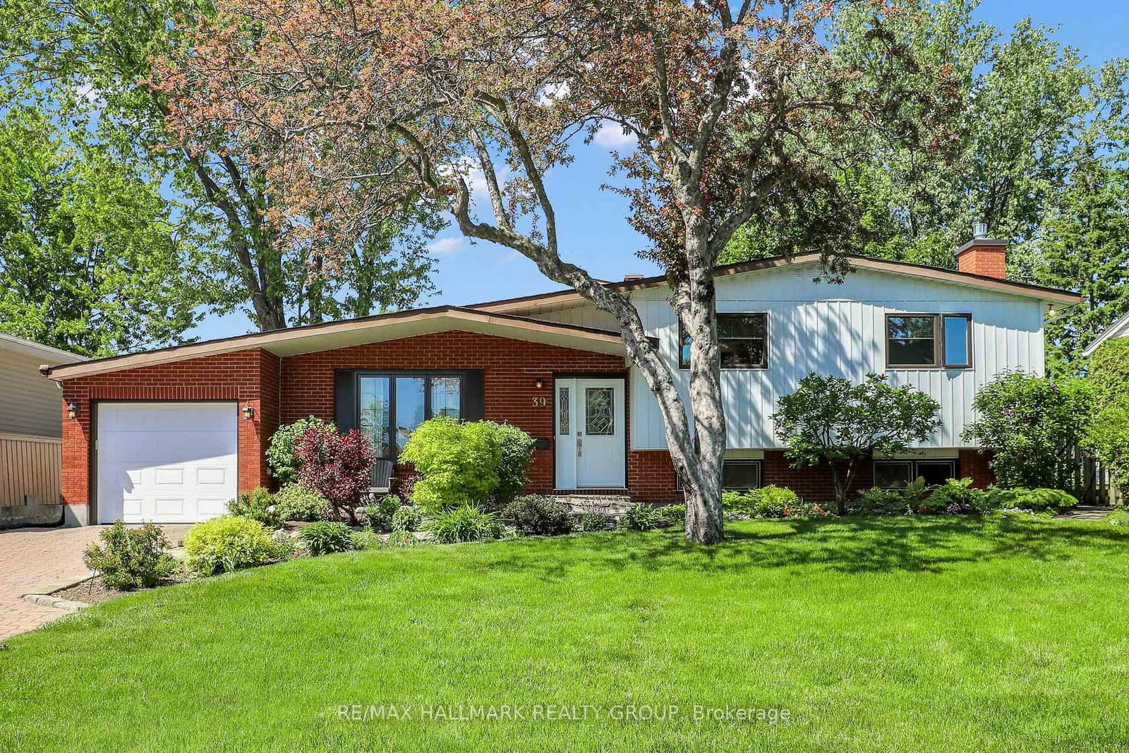 39 Biscayne Crescent, Ottawa, ON
