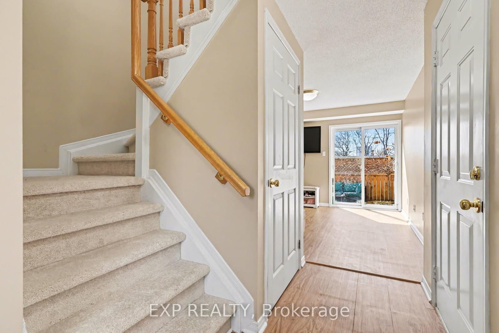 8 Barnaby Private, Ottawa, ON — photo 3