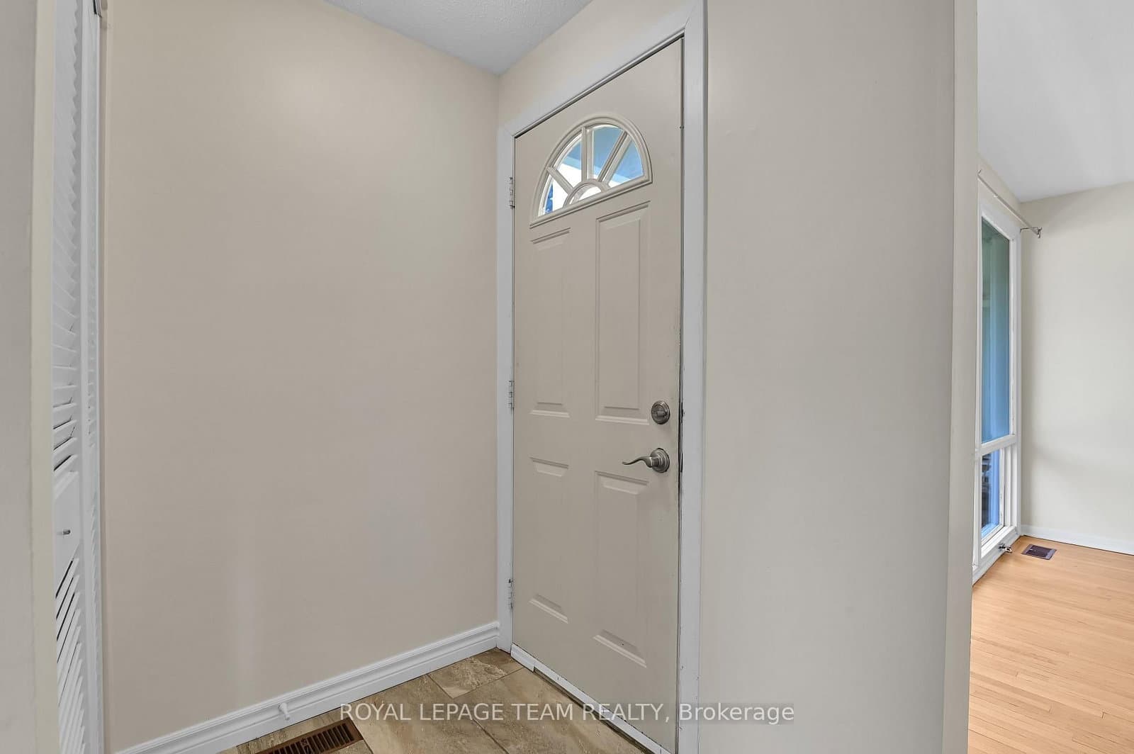 114 Chesterton Drive, Ottawa, ON — photo 3