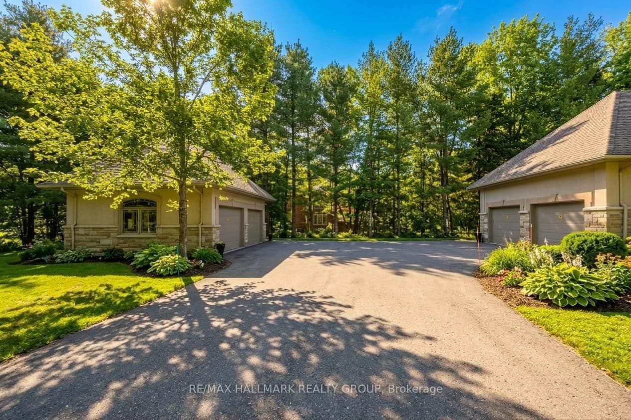 5800 Queenscourt Crescent, Ottawa, ON — photo 3