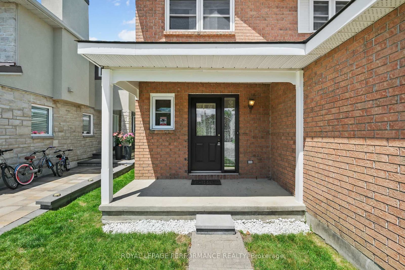 9 Saddle Crescent, Ottawa, ON — photo 2