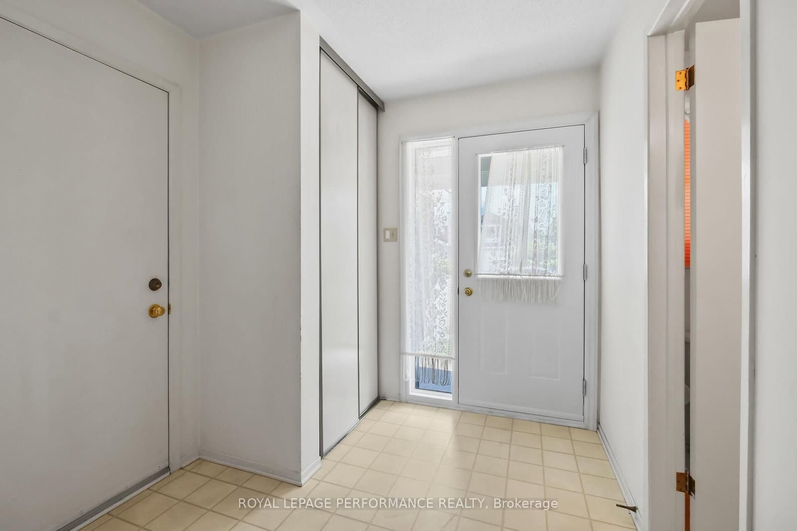 9 Saddle Crescent, Ottawa, ON — photo 3