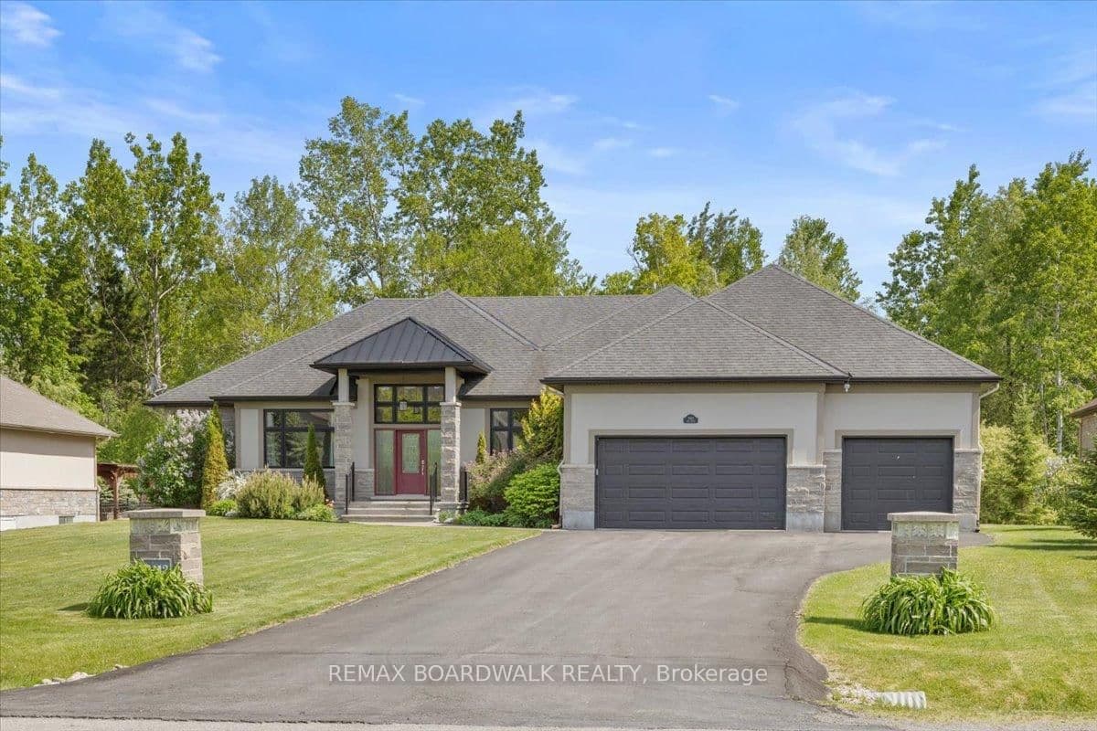 7412 Blue Water Crescent, Ottawa, ON