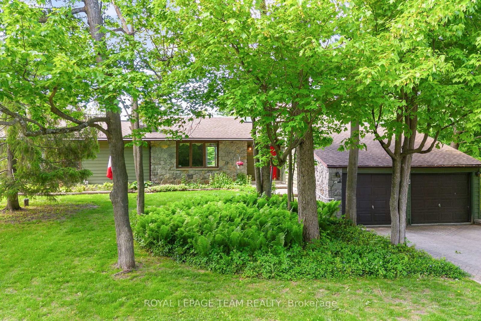 4 Leeward Street, Ottawa, ON