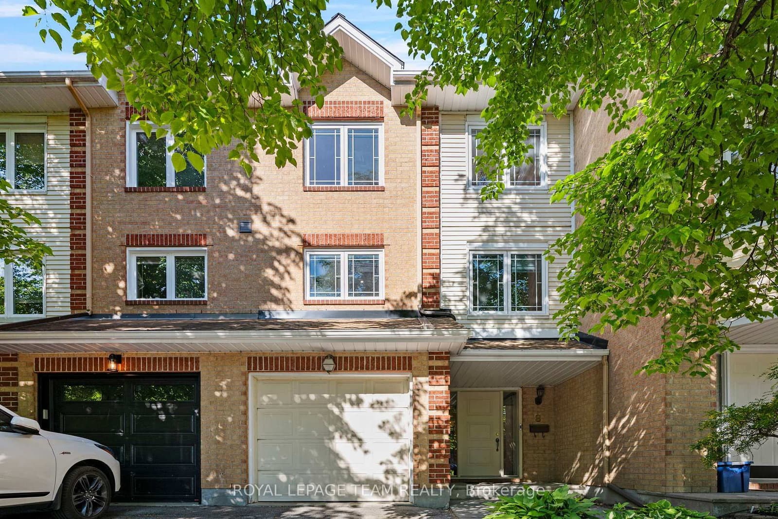 8 Mannington Court, Ottawa, ON