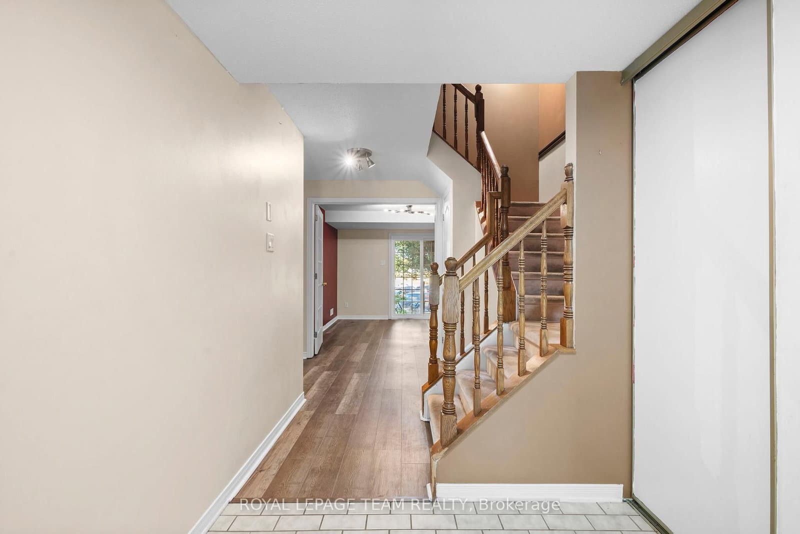 8 Mannington Court, Ottawa, ON — photo 3