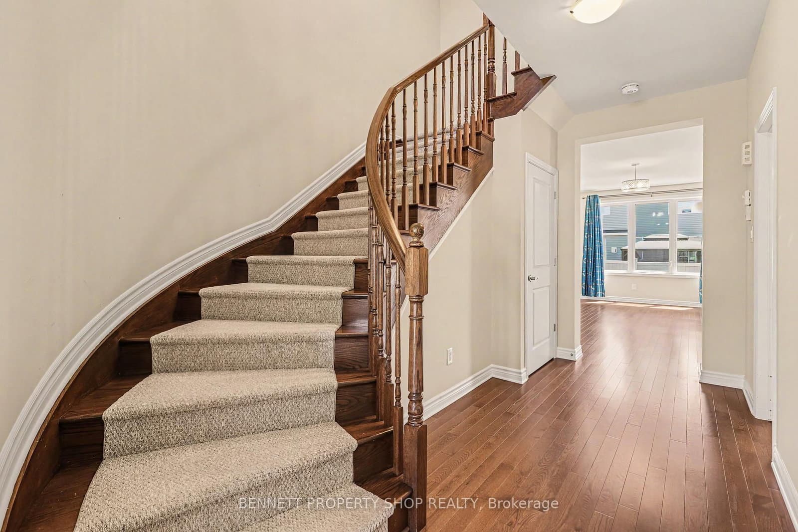 520 Des Genevriers Street, Ottawa, ON — photo 3