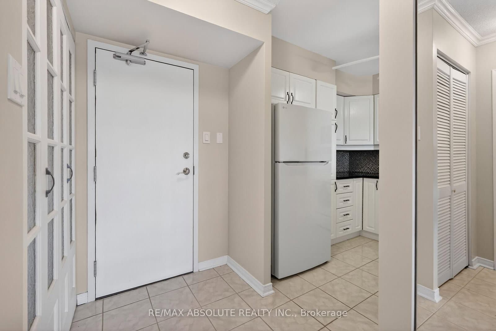806 - 545 St Laurent Boulevard, Ottawa, ON — photo 3