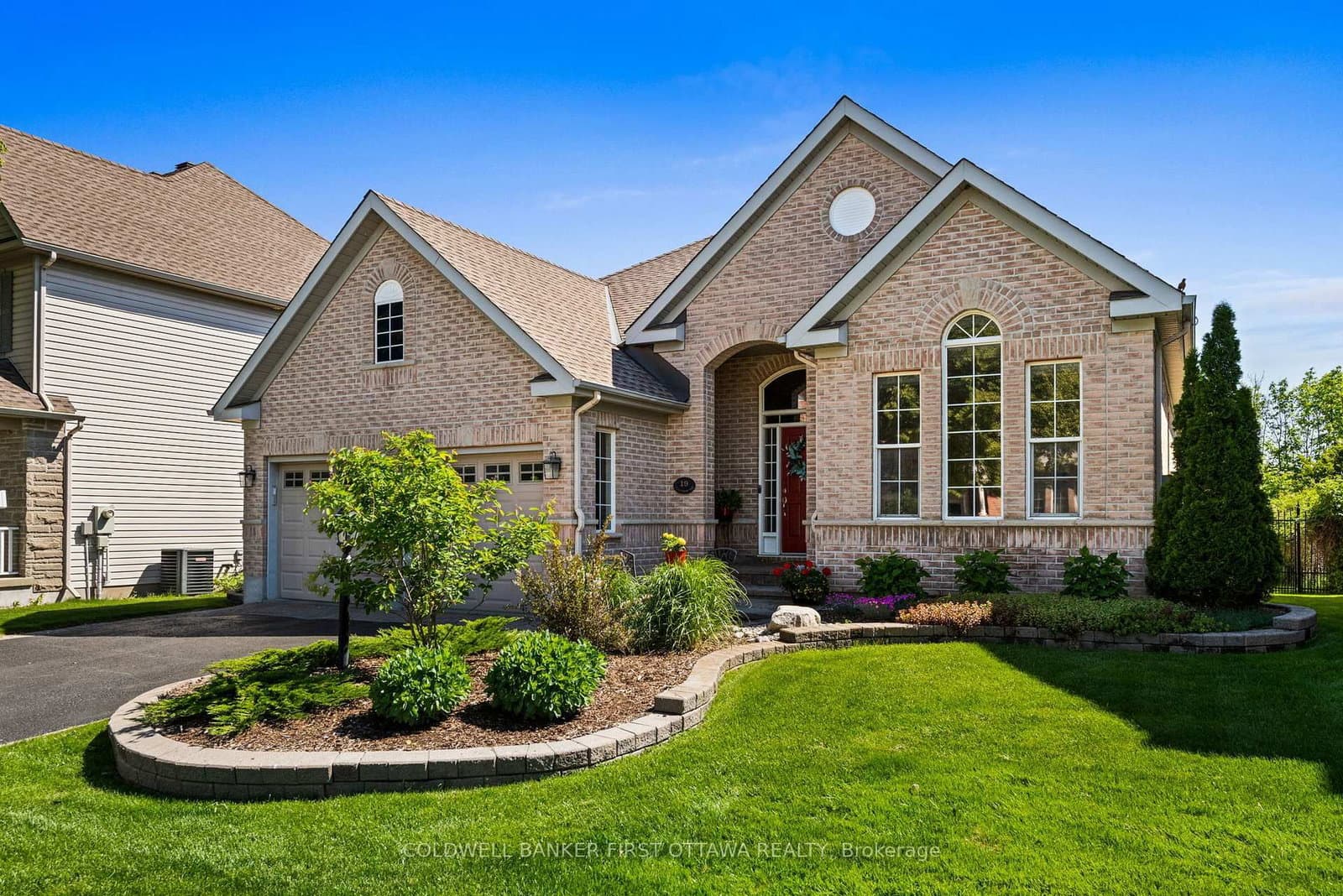 19 Fencerow Way, Nepean, ON
