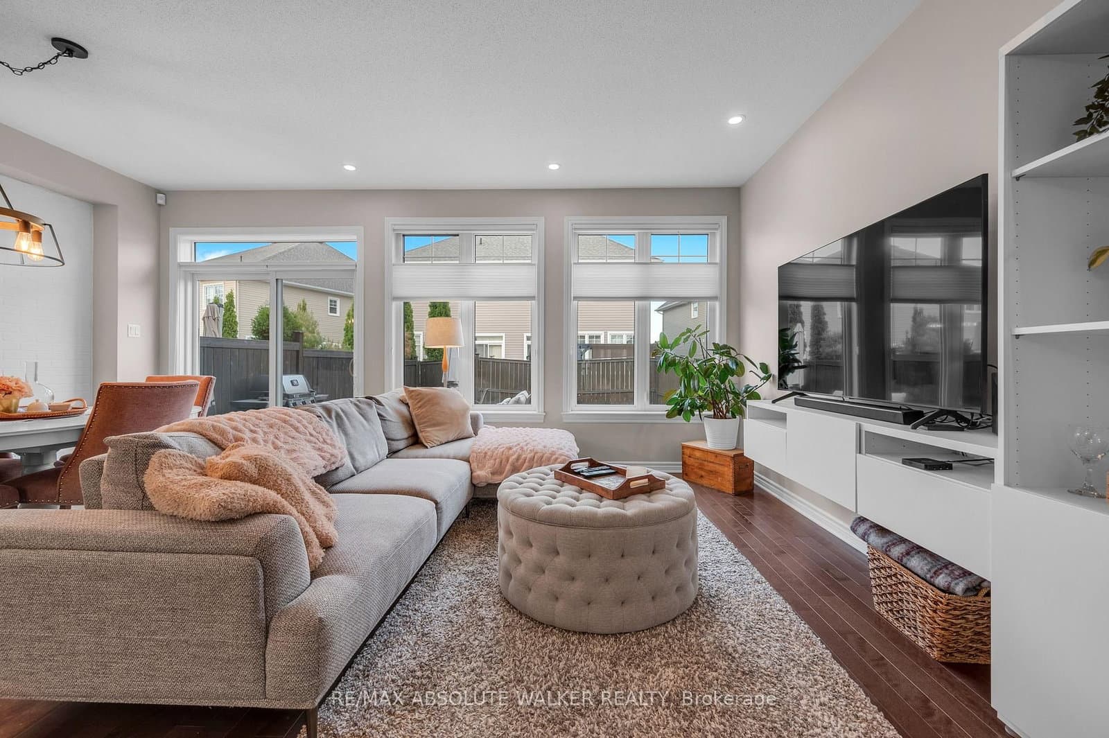 400 Gerry Lalonde Drive, Ottawa, ON — photo 2